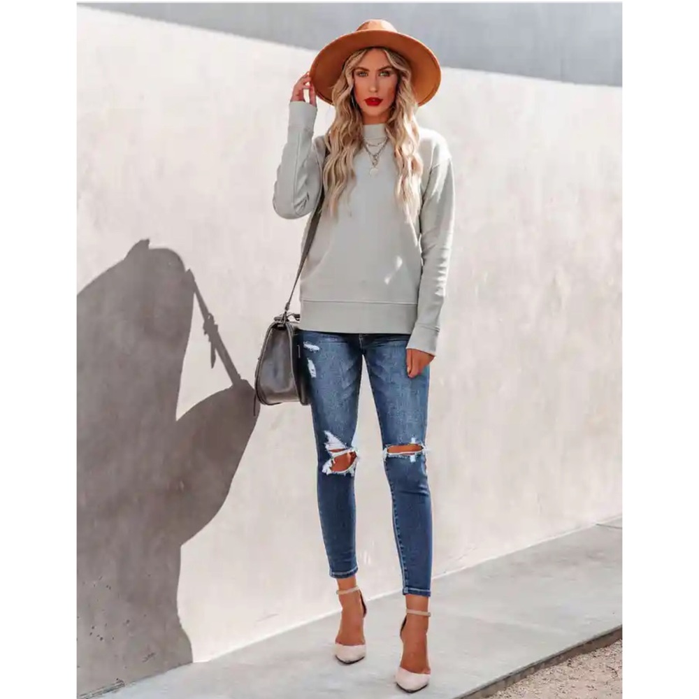 NWOT- VICI mock neck cotton sweatshirt